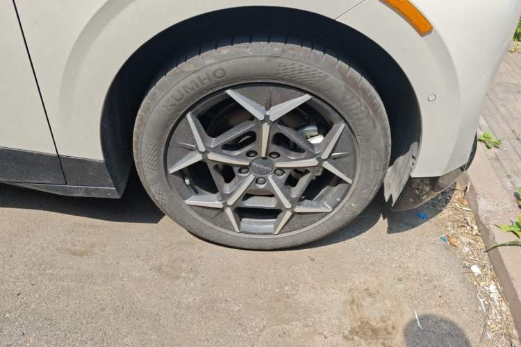 Used Lynk & Co Z20 2025 530 km Range Rear-Wheel Drive Pro Right Front Wheel Hub