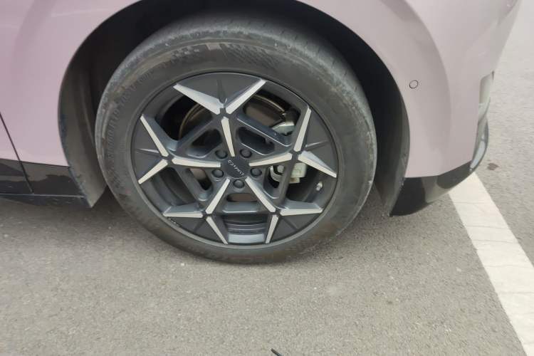 Used Lynk & Co Z20 2025 530 km Range Rear-Wheel Drive Pro Right Front Wheel Hub