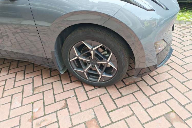 Used Lynk & Co Z20 2025 530 km Range Rear-Wheel Drive Max Right Front Wheel Hub