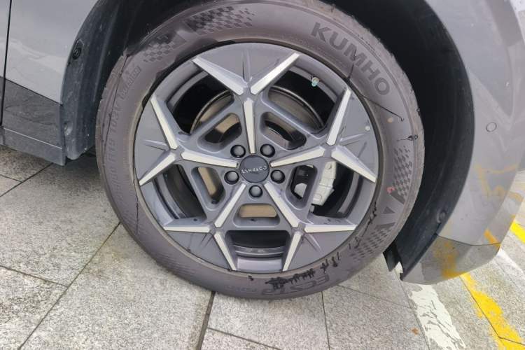 Used Lynk & Co Z20 2025 530 km Range Rear-Wheel Drive Pro Right Front Wheel Hub