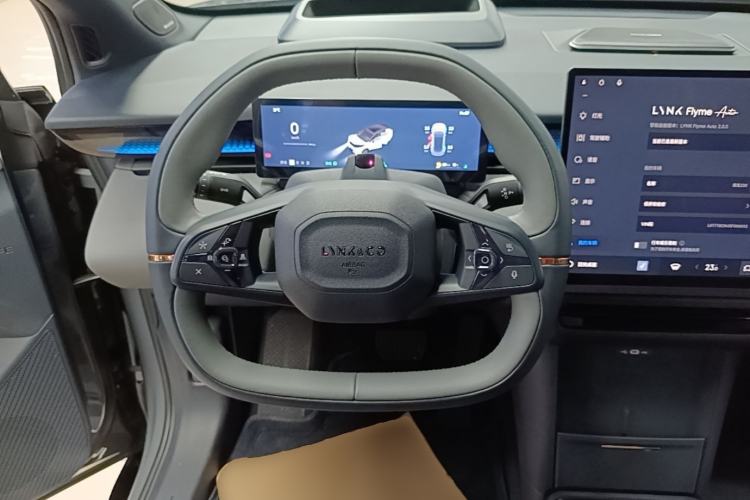 Used Lynk & Co Z20 2025 530 km Range Rear-Wheel Drive Max Steering Wheel