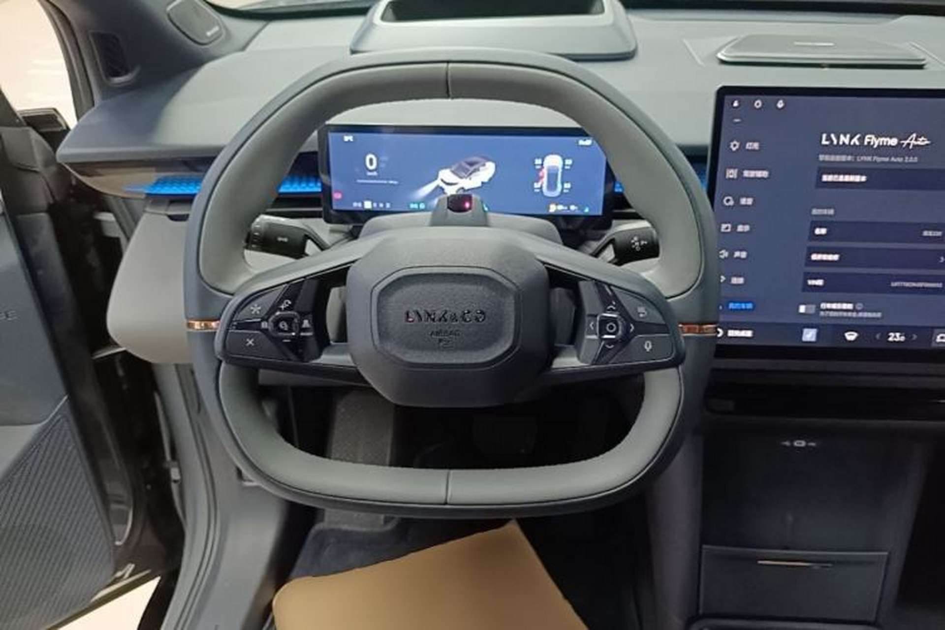 Used Lynk & Co Z20 2025 530 km Range Rear-Wheel Drive Max Steering Wheel