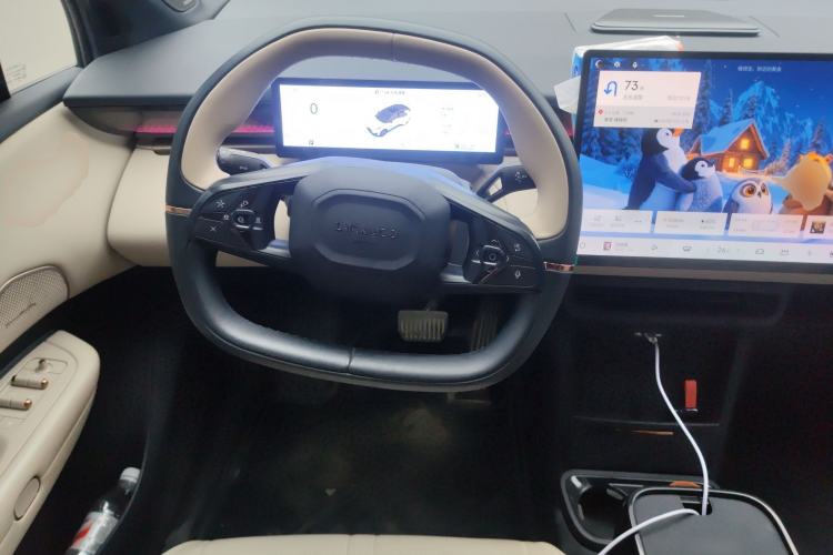 Used Lynk & Co Z20 2025 530 km Range Rear-Wheel Drive Pro Steering Wheel