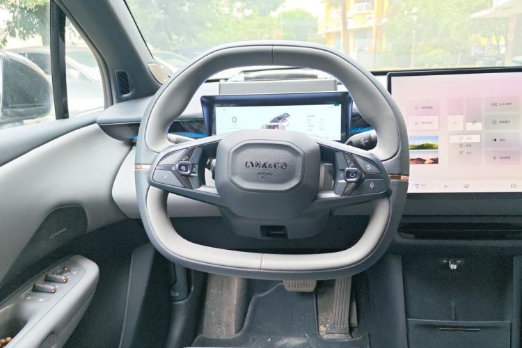 Used Lynk & Co Z20 2025 530 km Range Rear-Wheel Drive Max Steering Wheel