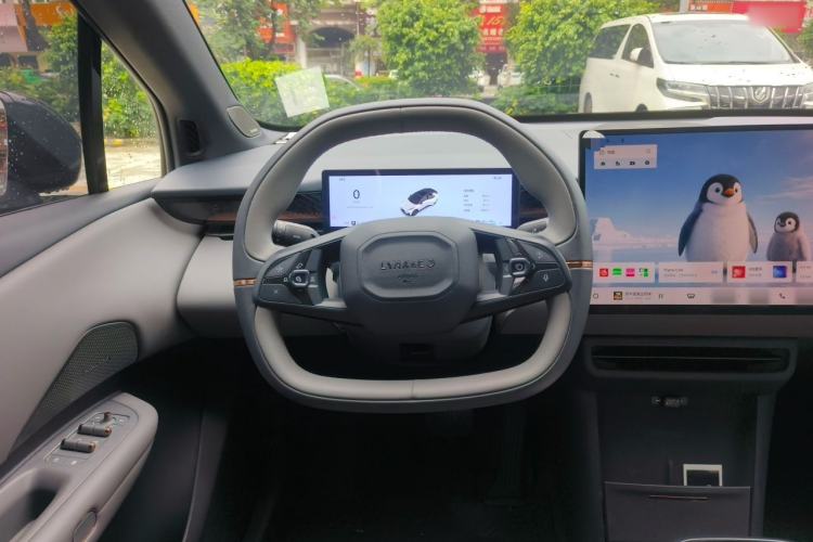 Used Lynk & Co Z20 2025 530 km Range Rear-Wheel Drive Pro Steering Wheel