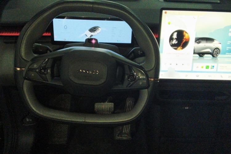 Used Lynk & Co Z20 2025 530 km Range Rear-Wheel Drive Max Steering Wheel