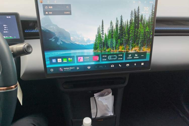 Used Lynk & Co Z20 2025 530 km Range Rear-Wheel Drive Max Audio And AC Panel