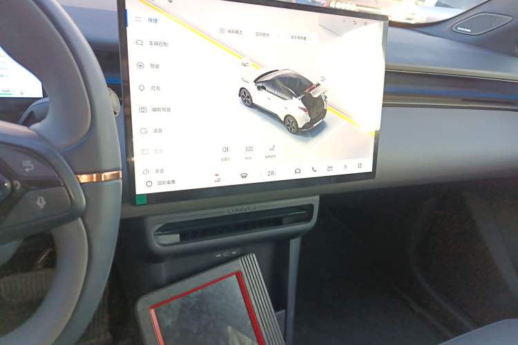 Used Lynk & Co Z20 2025 530 km Range Rear-Wheel Drive Max Audio And AC Panel