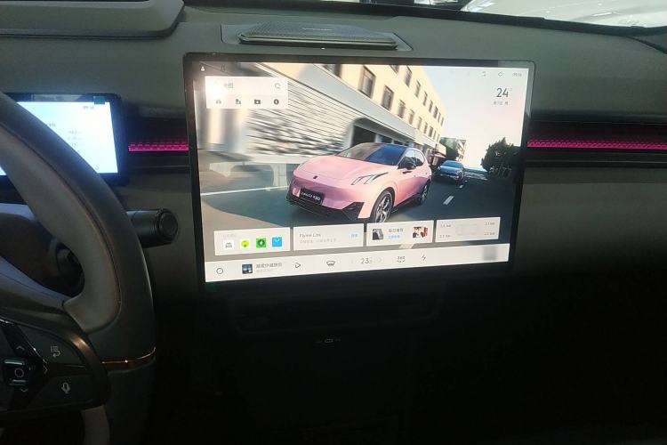 Used Lynk & Co Z20 2025 530 km Range Rear-Wheel Drive Max Audio And AC Panel