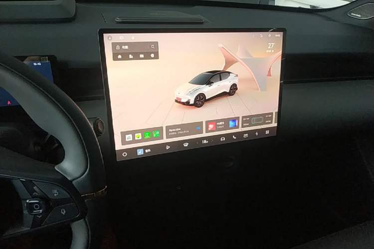 Used Lynk & Co Z20 2025 530 km Range Rear-Wheel Drive Max Audio And AC Panel