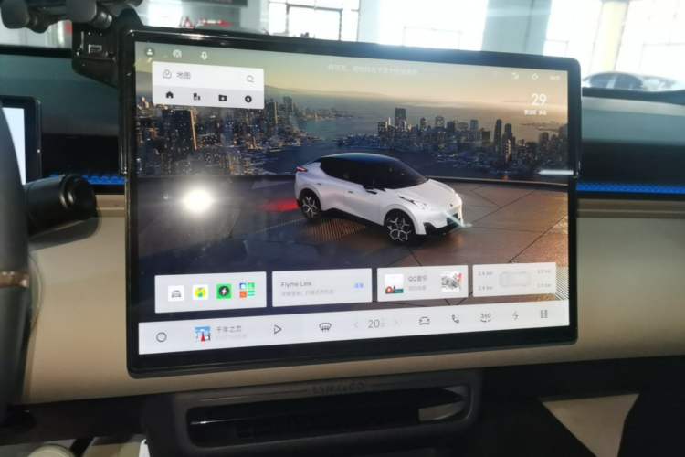 Used Lynk & Co Z20 2025 530 km Range Rear-Wheel Drive Pro Audio And AC Panel