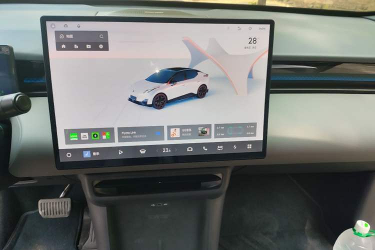 Used Lynk & Co Z20 2025 530 km Range Rear-Wheel Drive Pro Audio And AC Panel