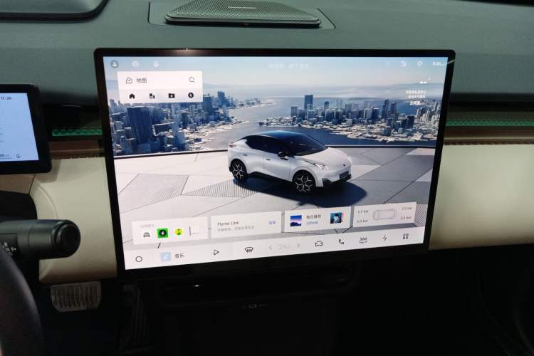 Used Lynk & Co Z20 2025 530 km Range Rear-Wheel Drive Max Audio And AC Panel