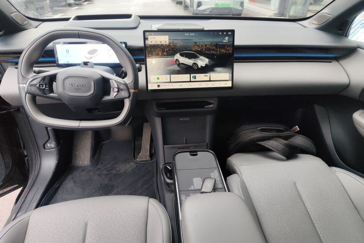 Used Lynk & Co Z20 2025 530 km Range Rear-Wheel Drive Max Center Console