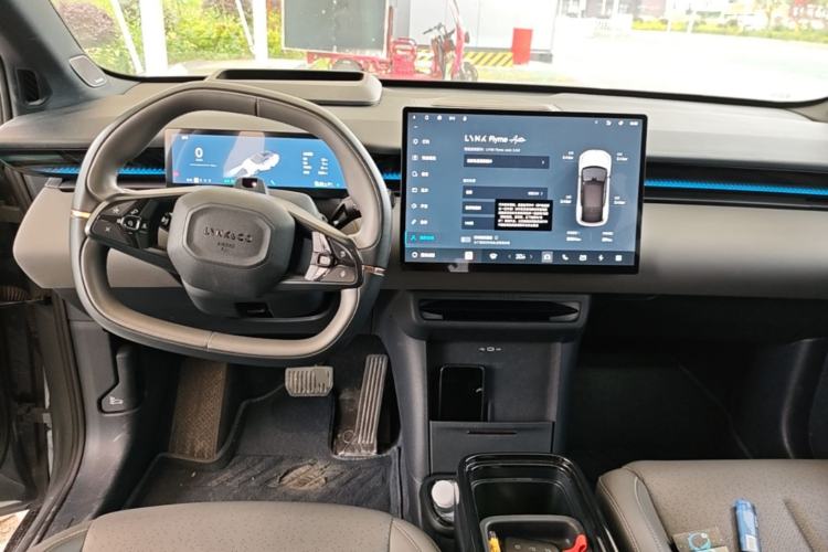 Used Lynk & Co Z20 2025 530 km Range Rear-Wheel Drive Max Center Console