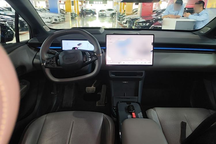 Used Lynk & Co Z20 2025 530 km Range Rear-Wheel Drive Max Center Console