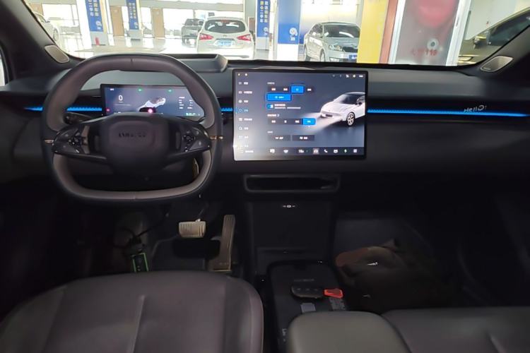 Used Lynk & Co Z20 2025 530 km Range Rear-Wheel Drive Max Center Console