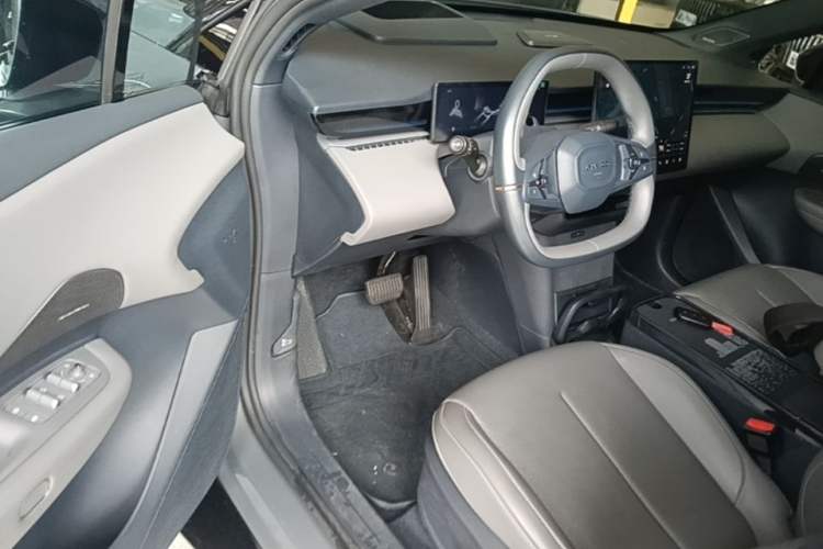 Used Lynk & Co Z20 2025 530 km Range Rear-Wheel Drive Max Driver Seat