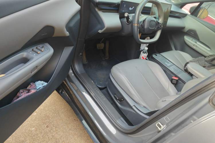 Used Lynk & Co Z20 2025 530 km Range Rear-Wheel Drive Max Driver Seat