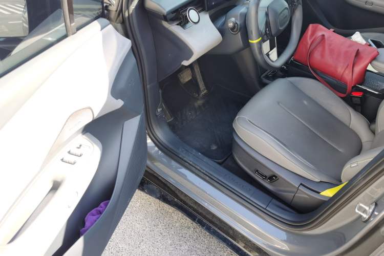 Used Lynk & Co Z20 2025 530 km Range Rear-Drive Max "Chasing the Sun" Edition Driver Seat