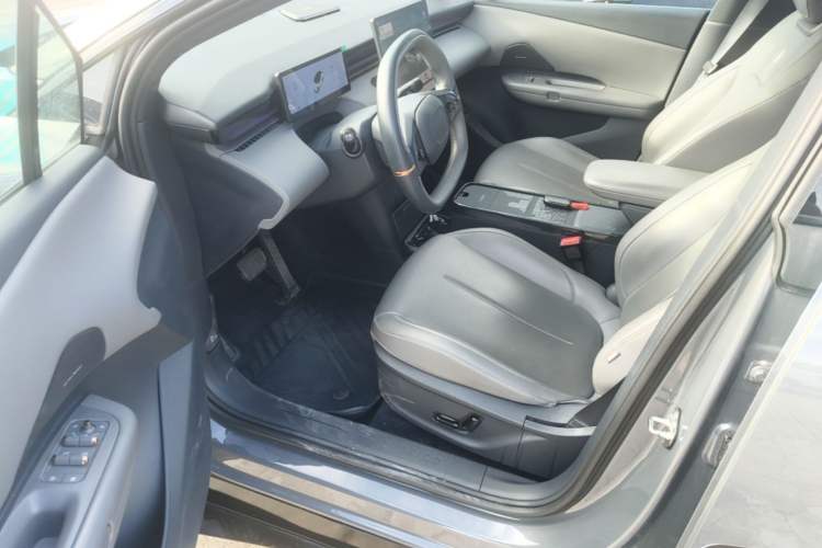 Used Lynk & Co Z20 2025 530 km Range Rear-Wheel Drive Pro Driver Seat