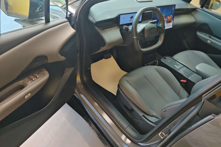Used Lynk & Co Z20 2025 530 km Range Rear-Wheel Drive Pro Driver Seat