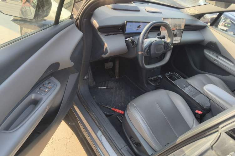 Used Lynk & Co Z20 2025 530 km Range Rear-Wheel Drive Max Driver Seat
