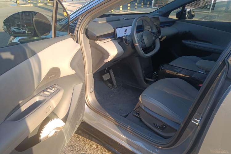 Used Lynk & Co Z20 2025 530 km Range Rear-Wheel Drive Max Driver Seat