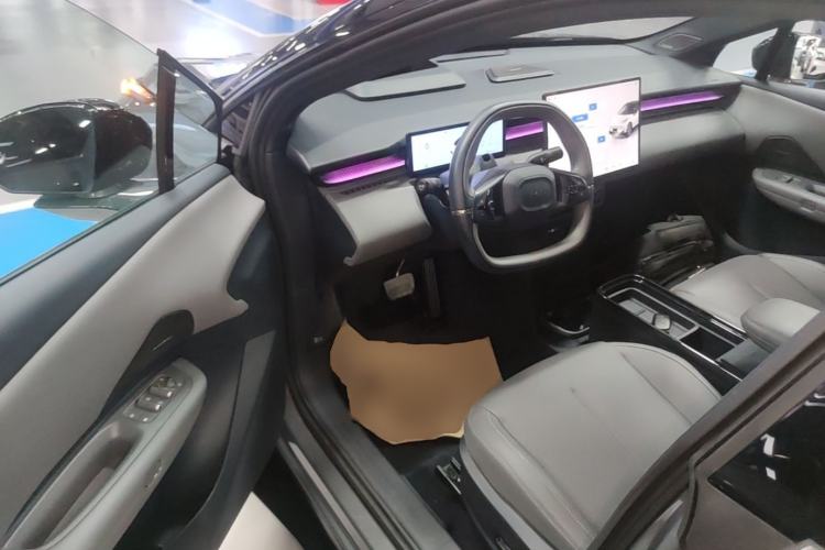 Used Lynk & Co Z20 2025 530 km Range Rear-Wheel Drive Max Driver Seat