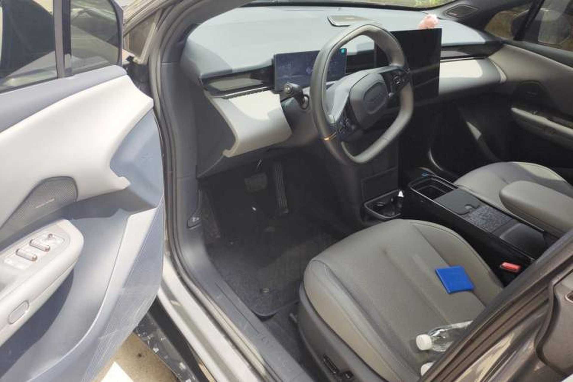 Used Lynk & Co Z20 2025 530 km Range Rear-Wheel Drive Pro Driver Seat