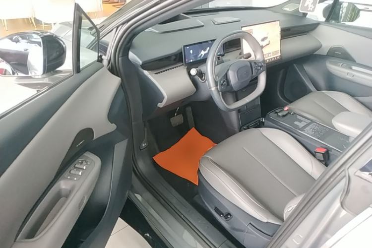 Used Lynk & Co Z20 2025 530 km Range Rear-Wheel Drive Max Driver Seat
