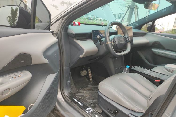 Used Lynk & Co Z20 2025 530 km Range Rear-Wheel Drive Pro Driver Seat