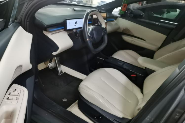 Used Lynk & Co Z20 2025 530 km Range Rear-Wheel Drive Pro Driver Seat