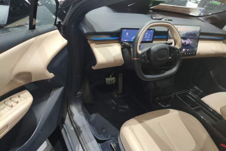 Used Lynk & Co Z20 2025 530 km Range Rear-Wheel Drive Pro Driver Seat