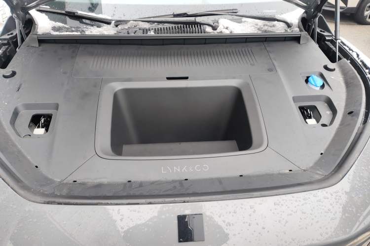 Used Lynk & Co Z20 2025 530 km Range Rear-Wheel Drive Max Engine Bay