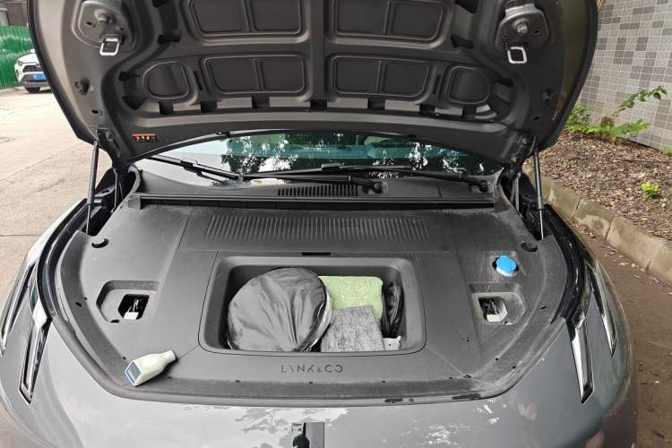 Used Lynk & Co Z20 2025 530 km Range Rear-Wheel Drive Max Engine Bay