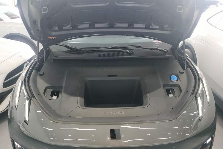 Used Lynk & Co Z20 2025 530 km Range Rear-Wheel Drive Max Engine Bay