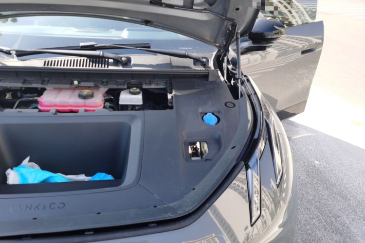 Used Lynk & Co Z20 2025 530 km Range Rear-Drive Max "Chasing the Sun" Edition Engine Bay Left