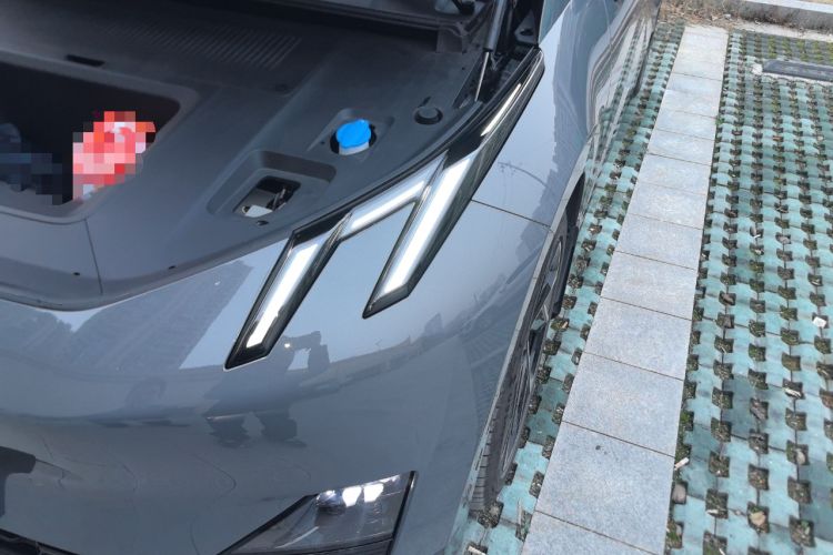 Used Lynk & Co Z20 2025 530 km Range Rear-Drive Max "Chasing the Sun" Edition Engine Bay Left