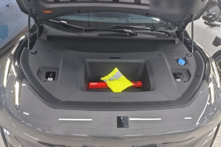 Used Lynk & Co Z20 2025 530 km Range Rear-Wheel Drive Max Engine Bay
