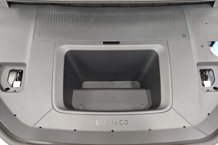 Used Lynk & Co Z20 2025 530 km Range Rear-Wheel Drive Max Engine Bay