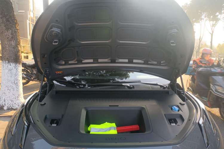 Used Lynk & Co Z20 2025 530 km Range Rear-Wheel Drive Max Engine Bay