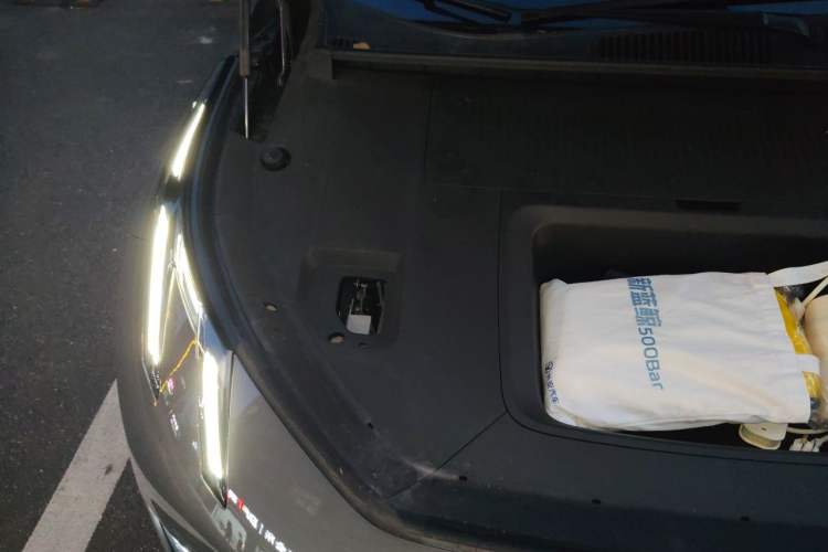 Used Lynk & Co Z20 2025 530 km Range Rear-Wheel Drive Pro Engine Bay Right