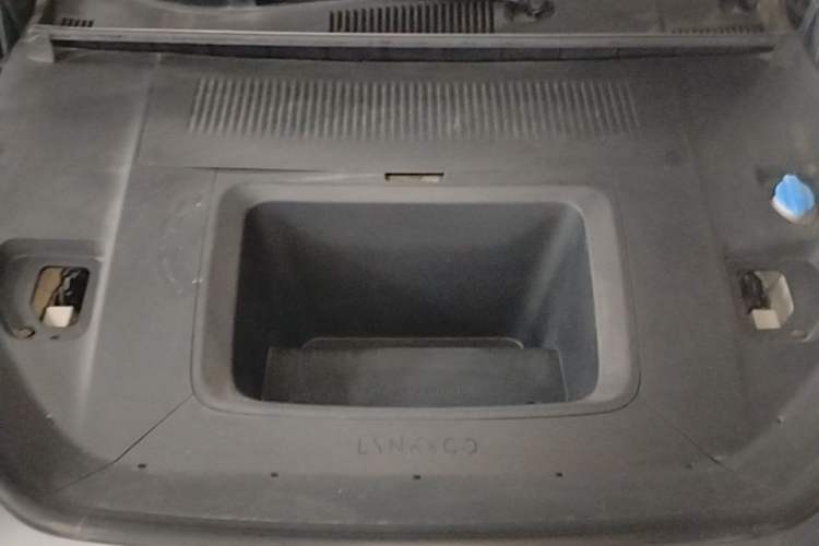 Used Lynk & Co Z20 2025 530 km Range Rear-Wheel Drive Max Engine Bay