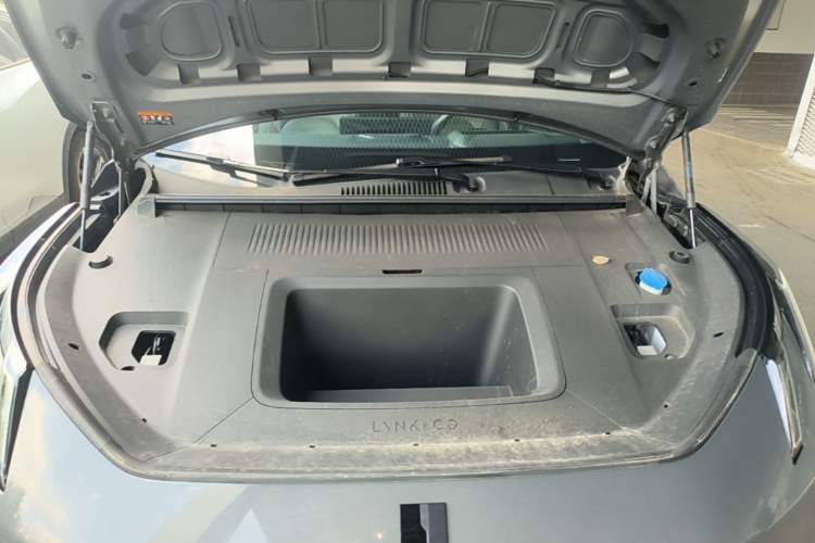 Used Lynk & Co Z20 2025 530 km Range Rear-Wheel Drive Max Engine Bay