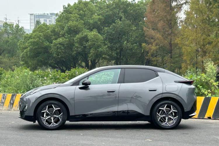 Used Lynk & Co Z20 2025 530 km Range Rear-Wheel Drive Max Exterior 2