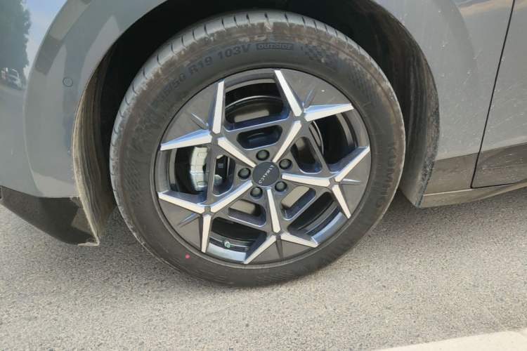 Used Lynk & Co Z20 2025 530 km Range Rear-Wheel Drive Pro Exterior 2
