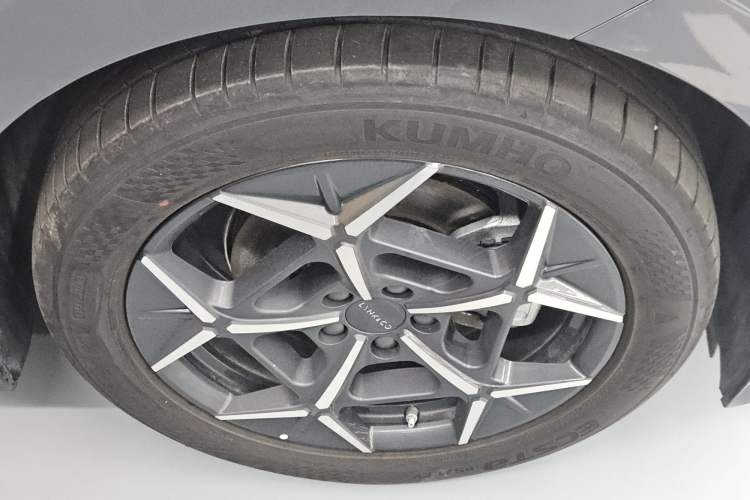 Used Lynk & Co Z20 2025 530 km Range Rear-Wheel Drive Pro Exterior 4