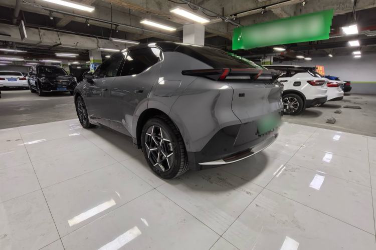 Used Lynk & Co Z20 2025 530 km Range Rear-Wheel Drive Pro Exterior 5