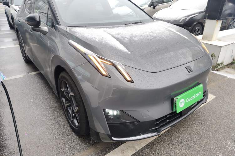 Used Lynk & Co Z20 2025 530 km Range Rear-Wheel Drive Max Front Right 45 Deg